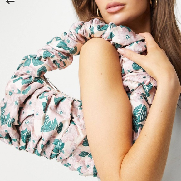 ASOS DESIGN Super Ruched Floral Jacquard Bag - Picture 3 of 4